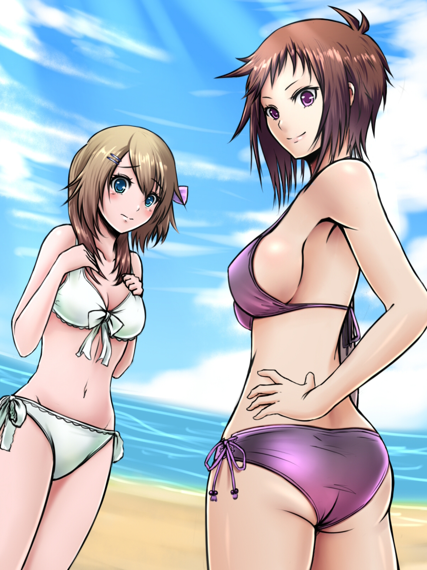 2girls, ass, beach, bikini, blue_eyes, breasts, brown_hair, day, highres, medium_breasts, multiple_girls, original, purple_eyes, sawarido, short_hair, swimsuit