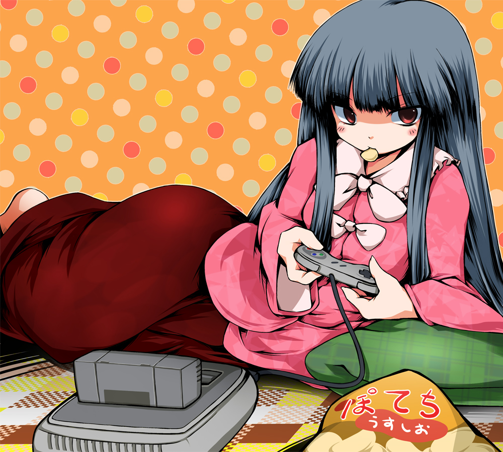 1girl, bad_id, bad_pixiv_id, black_hair, brown_eyes, chips_(food), female_focus, food