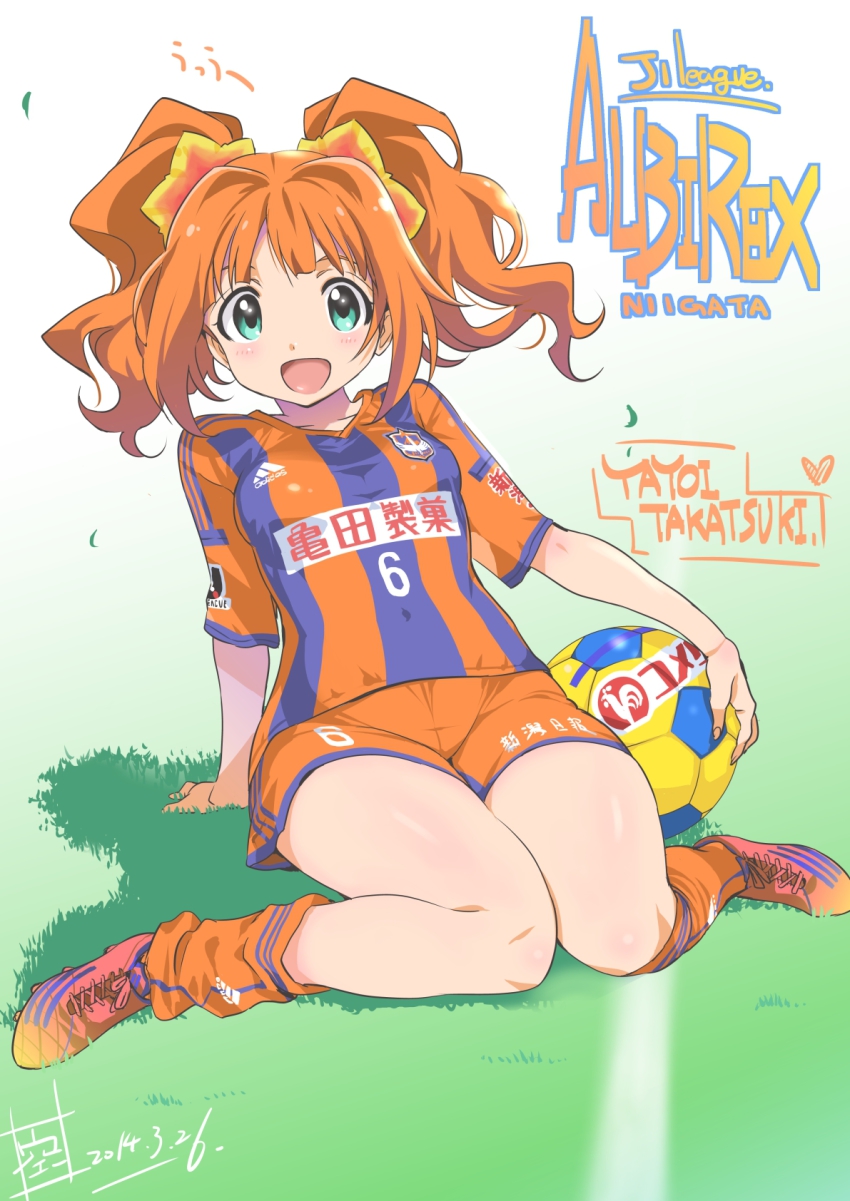 1girl, albirex_niigata, blush, color_connection, dated, female_focus, green_eyes, highres, idolmaster, idolmaster_(classic), inoue_sora, j._league, long_hair, looking_at_viewer, open_mouth, orange_hair, shorts, signature, smile, soccer, soccer_uniform, solo, sportswear, takatsuki_yayoi, thighs, twintails