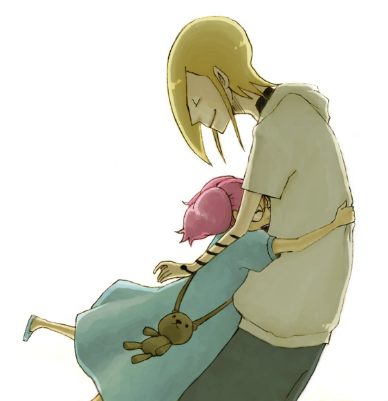 00s, 1boy, 1girl, ^_^, atori_(noein), bad_proportions, blonde_hair, dress, closed_eyes, glasses, glomp, happy, hetero, hood, hug, mukai_miho, noein, pink_hair, size_difference, uhoho_(nano-pico)