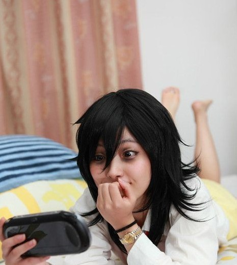 black_hair, cosplay, handheld_game_console, kuroki_tomoko, kuroki_tomoko_(cosplay), photo_(medium), playstation_vita, watashi_ga_motenai_no_wa_dou_kangaetemo_omaera_ga_warui!