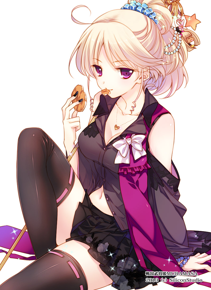 1girl, ankokuji_ekei_(sengoku_bushouki_muramasa), black_thighhighs, blonde_hair, bow, breasts, cleavage, female_focus, mizuno_sao, nail_polish, navel, purple_eyes, sengoku_bushouki_muramasa, simple_background, sitting, skirt, smile, solo, star_(symbol), thighhighs, white_background