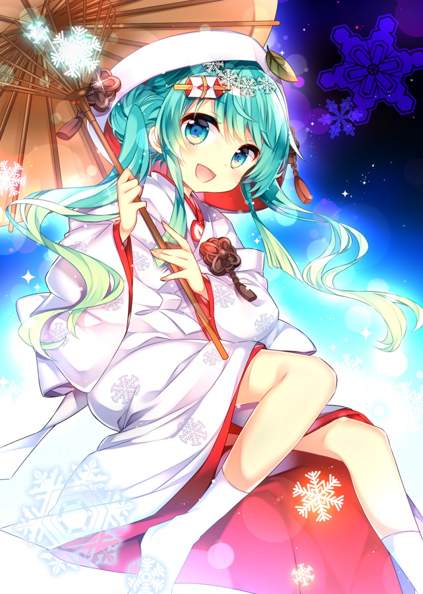 1girl, female_focus, green_eyes, green_hair, hair_ornament, hatsune_miku, highres, japanese_clothes, kimono, kurisu_toshi, leaf, long_hair, looking_at_viewer, matching_hair/eyes, oil-paper_umbrella, open_mouth, snowflakes, socks, solo, twintails, uchikake, umbrella, vocaloid, yuki_miku, yuki_miku_(2013)