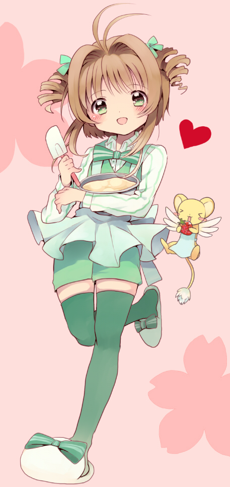 1990s_(style), 1girl, ahoge, blush, bowl, brown_hair, cardcaptor_sakura, creature, drill_hair, full_body, green_eyes, green_skirt, green_thighhighs, gum_(vivid_garden), hair_intakes, heart, kero_(cardcaptor_sakura), kinomoto_sakura, kinomoto_sakura_(shopgirl:_mint), mixing_bowl, pink_background, retro_artstyle, short_hair, shorts, shorts_under_skirt, skirt, slippers, smile, spatula, standing, standing_on_one_leg, thighhighs, twin_drills, two_side_up, walking