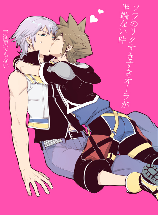2boys, arm_support, bad_id, bad_pixiv_id, belt, brown_hair, closed_eyes, couple, gloves, green_eyes, heart, hood, kingdom_hearts, kingdom_hearts_3d:_dream_drop_distance, kiss, looking_at_another, male_focus, midriff, multiple_boys, navel, ng_(samwise), ng_sam, pink_background, popped_collar, riku_(kingdom_hearts), simple_background, sitting, sora_(kingdom_hearts), spiked_hair, sweatdrop, translation_request, white_hair, yaoi