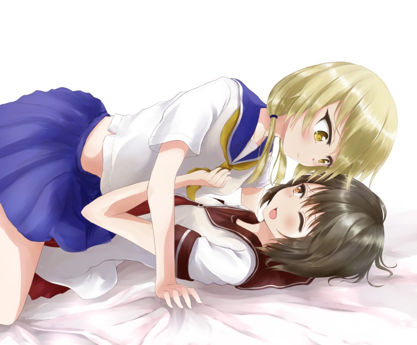 2girls, blonde_hair, brown_eyes, brown_hair, funami_yui, girl_on_top, ichii_yui, low_twintails