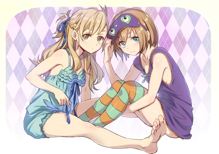 10s, 2girls, argyle_background, argyle_clothes, barefoot, blonde_hair, blue_dress, blue_eyes, blush, braid, brown_hair, closed_mouth, dress, feet, gangsta, heads_together, long_hair, looking_at_viewer, loretta_cristiano_amodio, multiple_girls, nina_(gangsta), purple_dress, short_hair, sitting, sleep_mask, sleeveless, sleeveless_dress, striped_clothes, striped_legwear, striped_thighhighs, sumi_(tkzk525), thighhighs