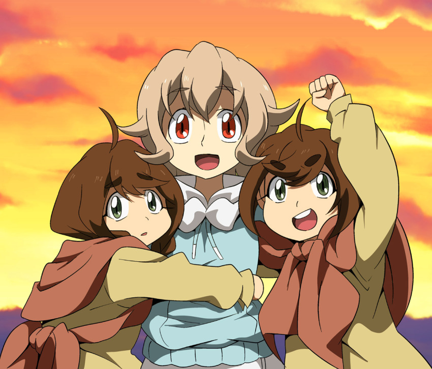 >:d, 3girls, :d, ahoge, arm_up, atra_mixta, brown_hair, cookie_griffon, cracker_griffon, green_eyes, grey_hair, gundam, gundam_tekketsu_no_orphans, hood, hoodie, long_hair, long_sleeves, multiple_girls, open_mouth, red_eyes, shirika, short_hair, siblings, sisters, smile, sweater, thick_eyebrows, twins, v-shaped_eyebrows