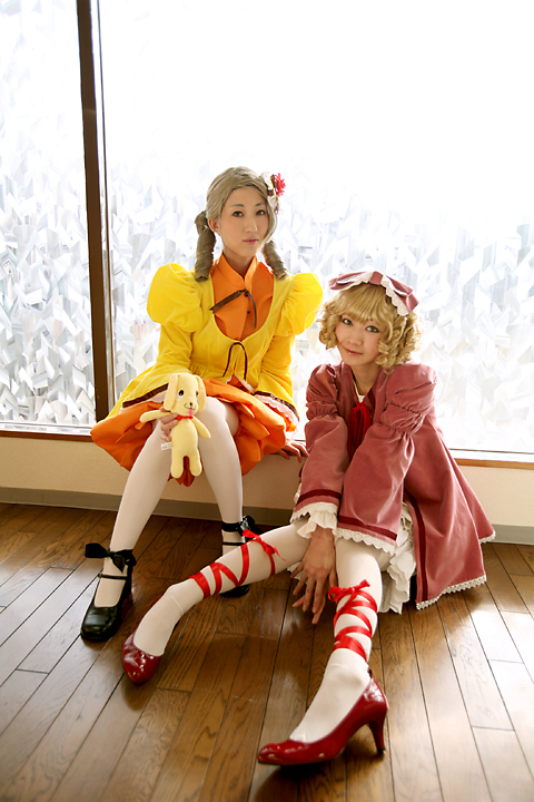 2girls, blonde_hair, cosplay, east_asian, green_hair, high_heels, hinaichigo, hinaichigo_(cosplay)
