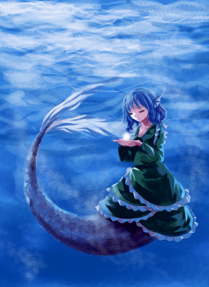 1girl, bad_id, bad_pixiv_id, blue_hair, closed_eyes, female_focus, fins, freediving, glowing, head_fins, highres, japanese_clothes, kimono, kneeless_merfolk, light_smile, merfolk, mermaid, monster_girl, own_hands_together, short_hair, solo, touhou, underwater, wakasagihime, yuchunde_longlei