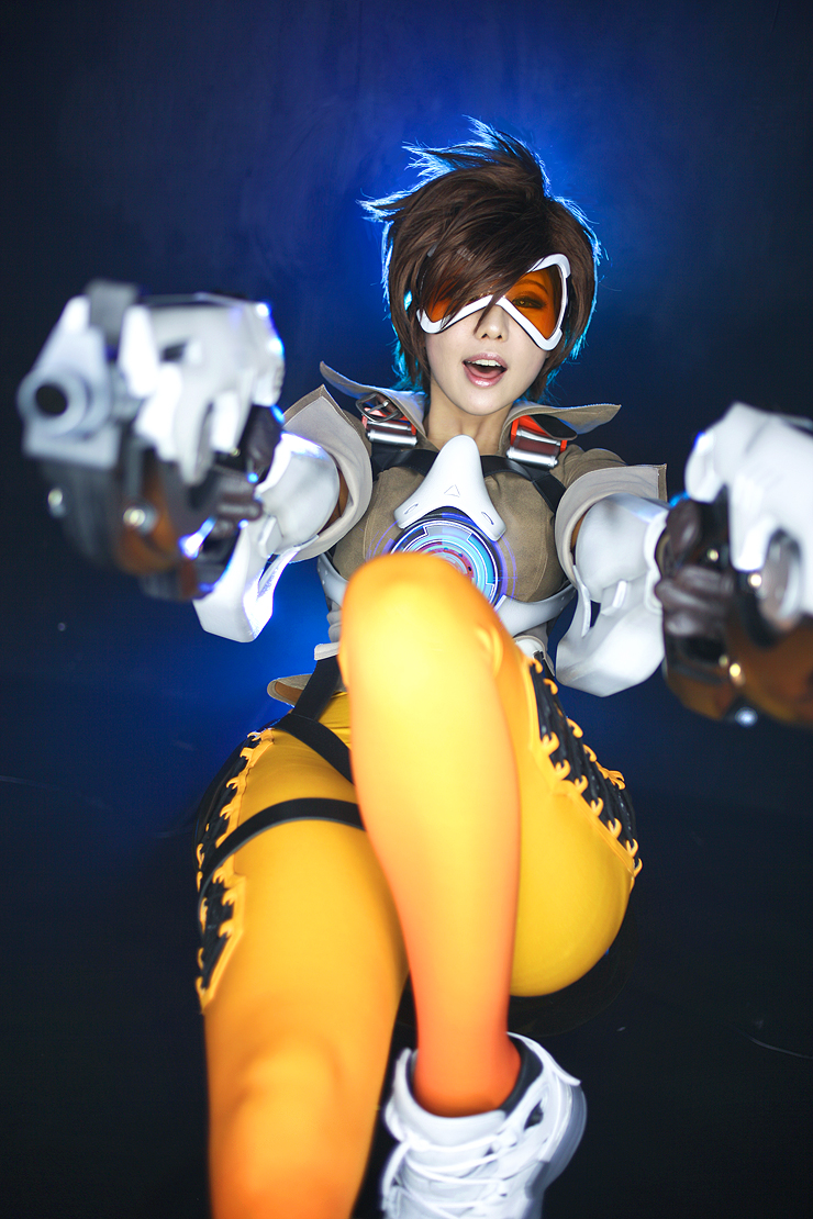 1girl, bodysuit, cosplay, east_asian, female_focus, gun, overwatch, overwatch_1