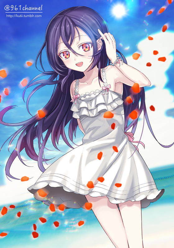 1girl, arm_behind_back, bare_shoulders, beach, black_hair, blue_sky, blush, borrowed_character, cloud, collarbone, cowboy_shot, cthulhu_mythos, day, dress, eyebrows, female_focus, frilled_dress, frills, gradient_hair, hair_between_eyes, kuroi_nyan, long_hair, looking_at_viewer, multicolored_eyes, multicolored_hair, nyarlathotep, ocean, open_mouth, original, outdoors, outstretched_arms, petals, popia_jashin, red_eyes, red_hair, sky, smile, solo, sun, tucking_hair, twitter_username, watermark, web_address, white_dress, wind, wind_lift, wristband