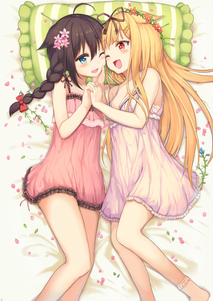 10s, 2girls, ;d, ahoge, anklet, bare_legs, bare_shoulders, black_hair
