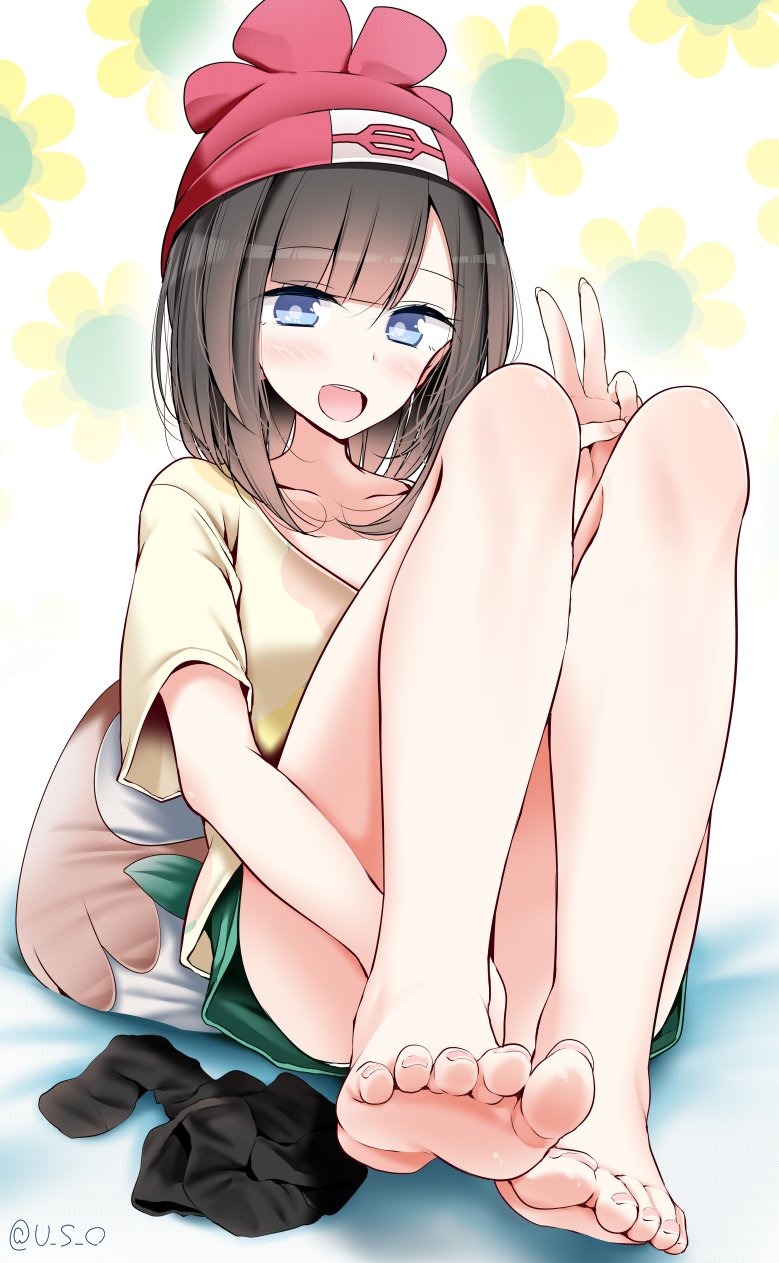 1girl, artist_name, bad_id, bad_twitter_id, bare_legs, barefoot, beanie, black_hair