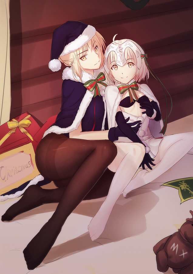 2girls, artoria_pendragon_(fate), black_legwear, blonde_hair, christmas, fate/grand_order, fate_(series), feet