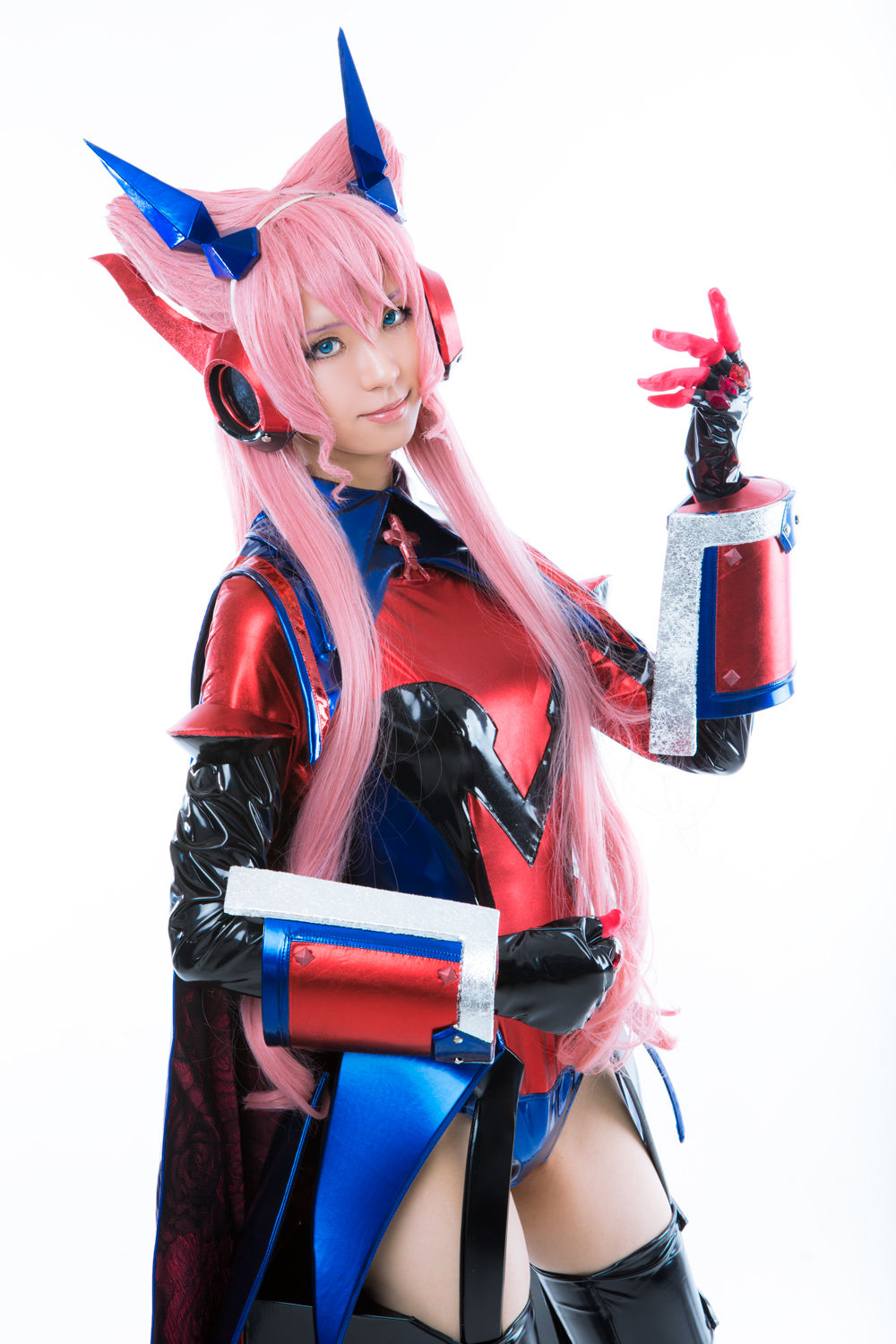 1girl, armor, blue_eyes, bodysuit, cosplay, female_focus, garter_straps, gauntlets