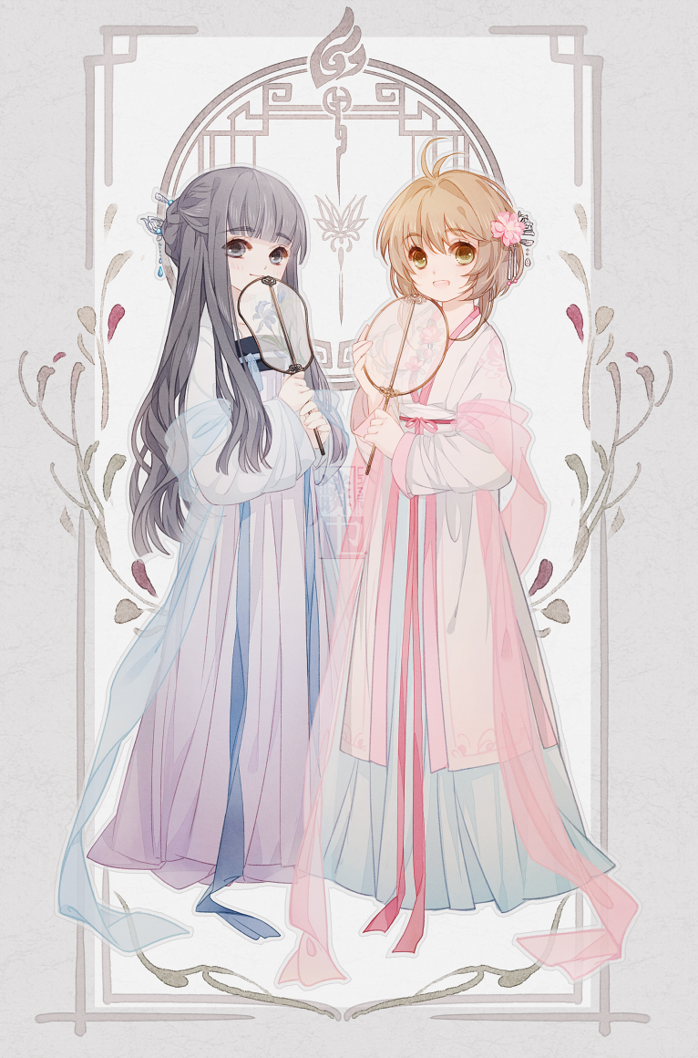 1990s_(style), 2girls, antenna_hair, art_nouveau, black_hair, blunt_bangs, blush, braid, brown_hair, cardcaptor_sakura, chinese_clothes, daidouji_tomoyo, dress, duijin_ruqun, full_body, green_eyes, hairband, half_updo, hand_fan, hanfu, holding, holding_fan, japanese_clothes, keylin-lin-, kimono, kinomoto_sakura, long_hair, looking_at_viewer, multiple_girls, paper_fan, purple_eyes, qixiong_ruqun, retro_artstyle, see-through_clothes, short_hair, smile, standing, tuanshan, uchiwa