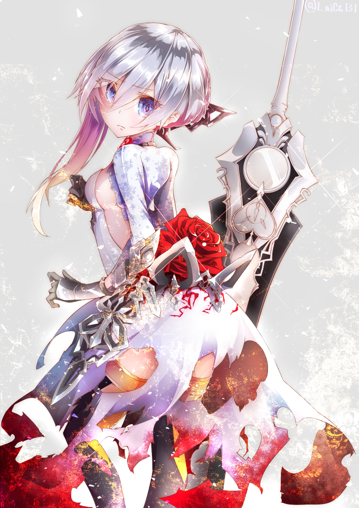 1girl, black_thighhighs, blonde_hair, blue_dress, blue_eyes, breasts, closed_mouth, dress, female_focus, flower, from_side, gradient_clothes, gradient_dress, grey_background, hair_between_eyes, laica, looking_at_viewer, looking_back, medium_breasts, multicolored_hair, purple_hair, red_dress, red_flower, short_hair_with_long_locks, silver_hair, sinoalice, snow_white_(sinoalice), solo, sword, thighhighs, torn_clothes, torn_dress, weapon