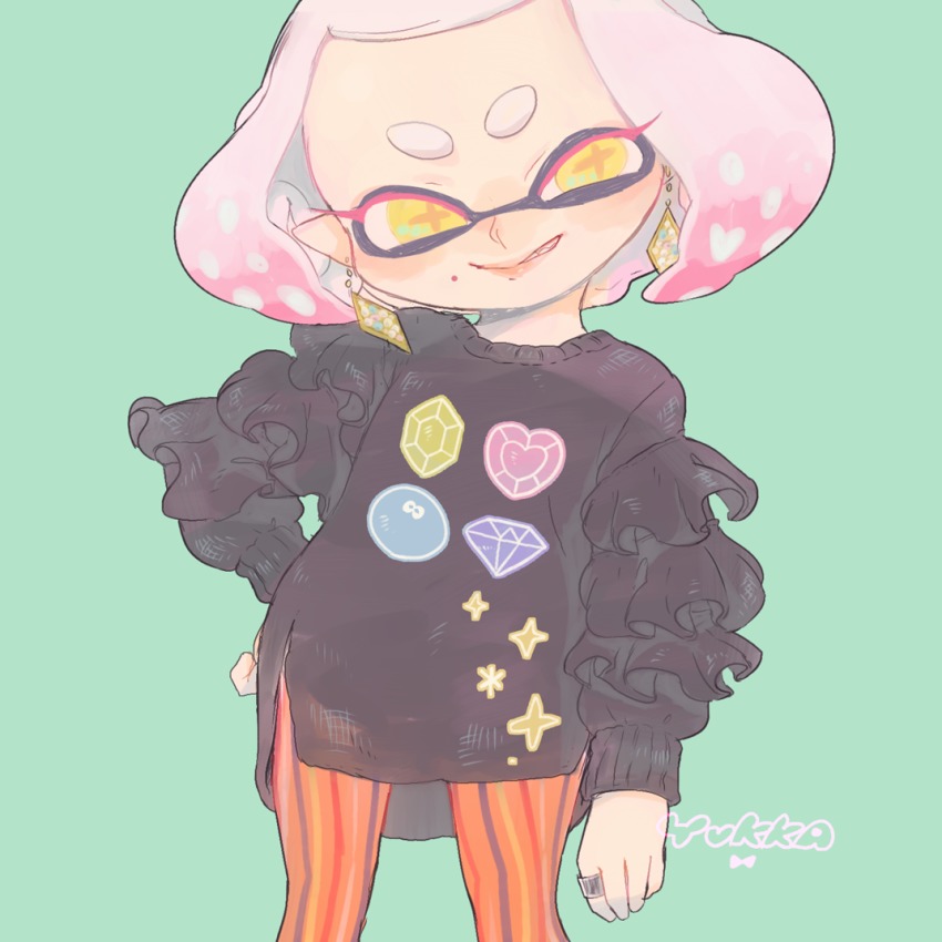 +_+, 1girl, alternate_costume, ameri_(cham), arm_at_side, cowboy_shot, earrings, eyelashes