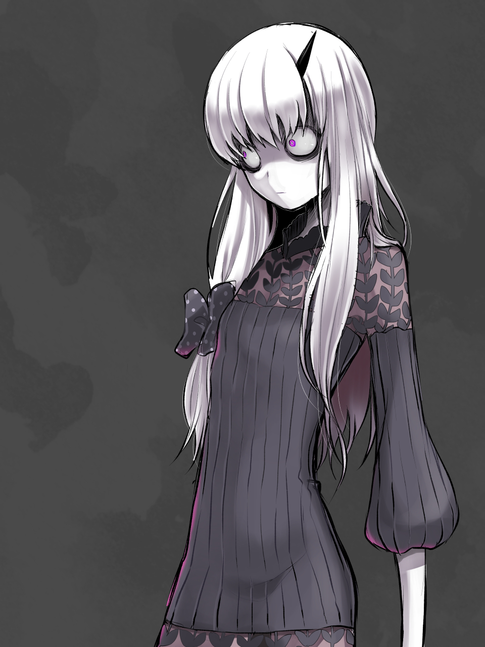 1girl, :|, albino, bags_under_eyes, black_bow, black_dress, bow, bright_pupils, closed_mouth, colored_skin, constricted_pupils, cowboy_shot, dress, facing_away, fate/grand_order, fate_(series), female_focus, flat_chest, grey_background, hair_between_eyes, hair_bow, highres, horns, lavinia_whateley_(fate), long_hair, long_sleeves, looking_away, no_eyebrows, polka_dot, polka_dot_bow, purple_eyes, red_eyes, rei_(reins), ribbed_dress, shaded_face, short_dress, single_horn, solo, standing, straight_hair, white_hair, white_pupils, white_skin, wide-eyed