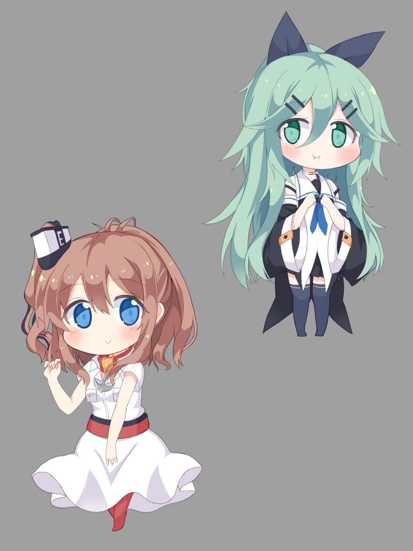 2girls, :>, black_legwear, black_ribbon, black_serafuku, black_skirt, blue_eyes, blue_neckerchief, blue_ribbon, breast_pocket, brown_hair, chibi, detached_sleeves, dress, full_body, green_hair, grey_background, hair_between_eyes, hair_ornament, hair_ribbon, hairclip, high_side_ponytail, highres, kantai_collection, kuro_emon, long_hair, multiple_girls, neckerchief, parted_bangs, pleated_skirt, pocket, ponytail, pout, red_legwear, red_neckerchief, ribbon, saratoga_(kancolle), school_uniform, serafuku, side_ponytail, sidelocks, simple_background, skirt, standing, thighhighs, white_dress, yamakaze_(kancolle)