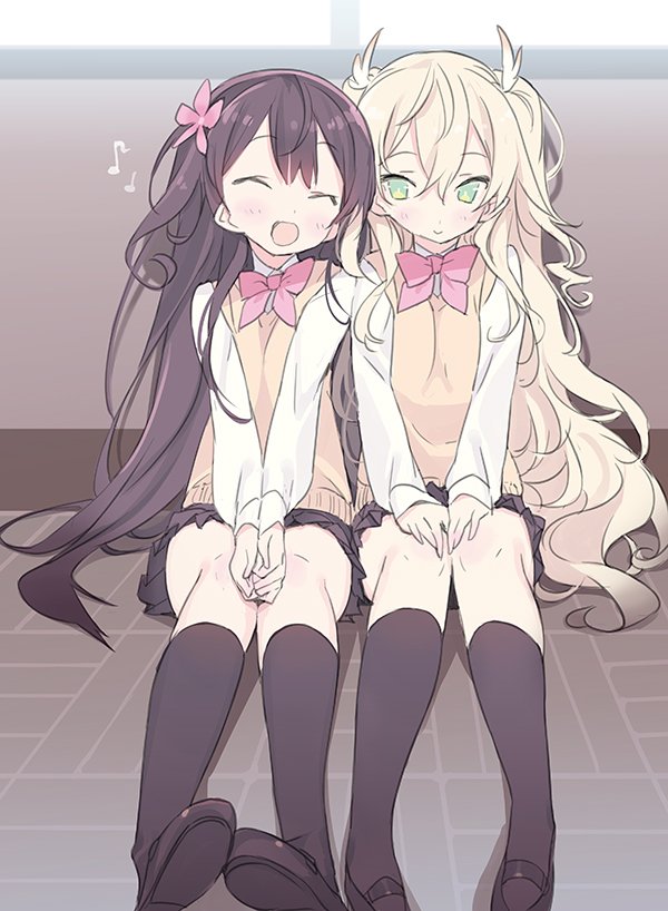 2girls, :>, ^_^, black_socks, blade_(galaxist), blonde_hair, blush, brown_hair