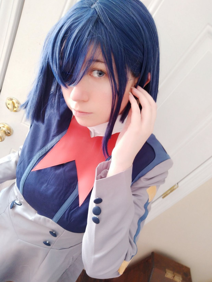 10s, 1girl, blue_hair, cosplay, darling_in_the_franxx, female_focus, highres, ichigo_(darling_in_the_franxx)