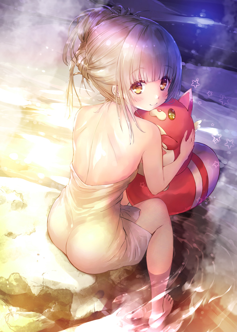 1girl, ass, bare_arms, bare_shoulders, blush, brown_eyes, closed_mouth, commentary_request, ek_masato, hoshi_tanuki_(shironeko_project), looking_at_viewer, looking_back, loussier_ellerensia, mini_wings, naked_towel, rock, shironeko_project, sidelocks, sitting, smile, soaking_feet, star_(symbol), towel, water, white_wings, wings