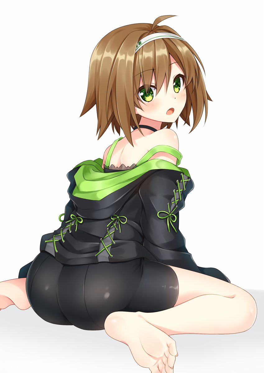 1girl, ahoge, ass, bare_shoulders, barefoot, bike_shorts, black_camisole, black_choker