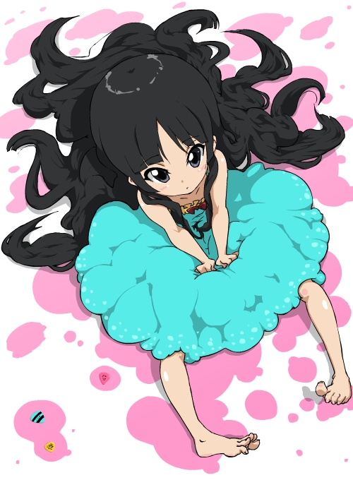 00s, 1girl, akiyama_mio, bare_shoulders, barefoot, black_eyes, black_hair, blunt_bangs