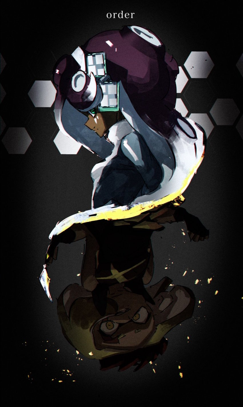 2girls, alternate_hair_color, aqua_eyes, black_hair, blonde_hair, crazy_eyes, crown, dark