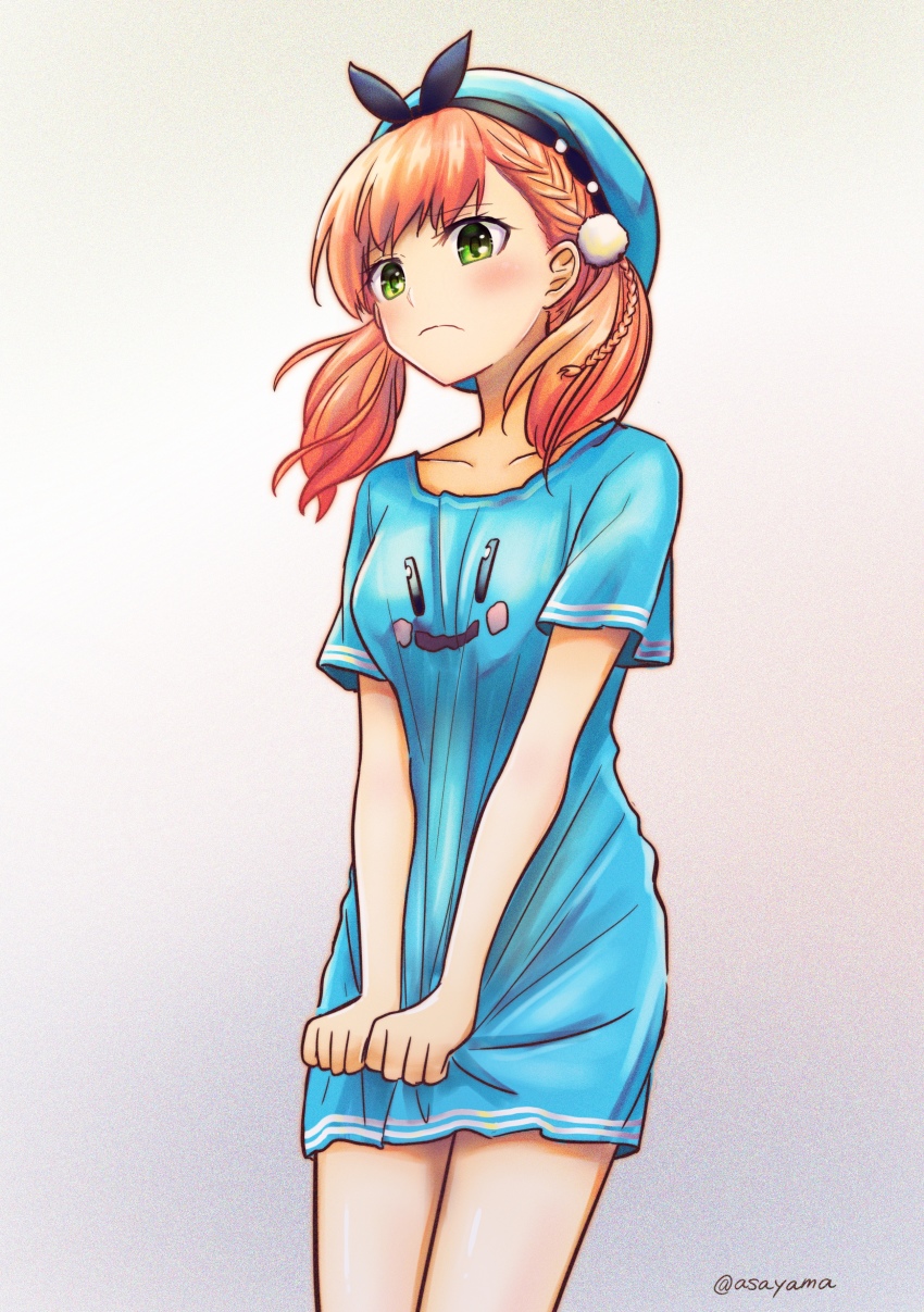1girl, absurdres, atelier_(series), atelier_escha_&amp;_logy, bad_id, bad_pixiv_id, beret, blue_headwear, blue_shirt, character_print, closed_mouth, collarbone, commentary_request, dogoo, escha_malier, frown, gradient_background, green_eyes, hat, highres, hitoba, pink_hair, reisalin_stout, reisalin_stout_(blue_puni_costume), shirt, shirt_tug, short_sleeves, standing, twintails, twitter_username