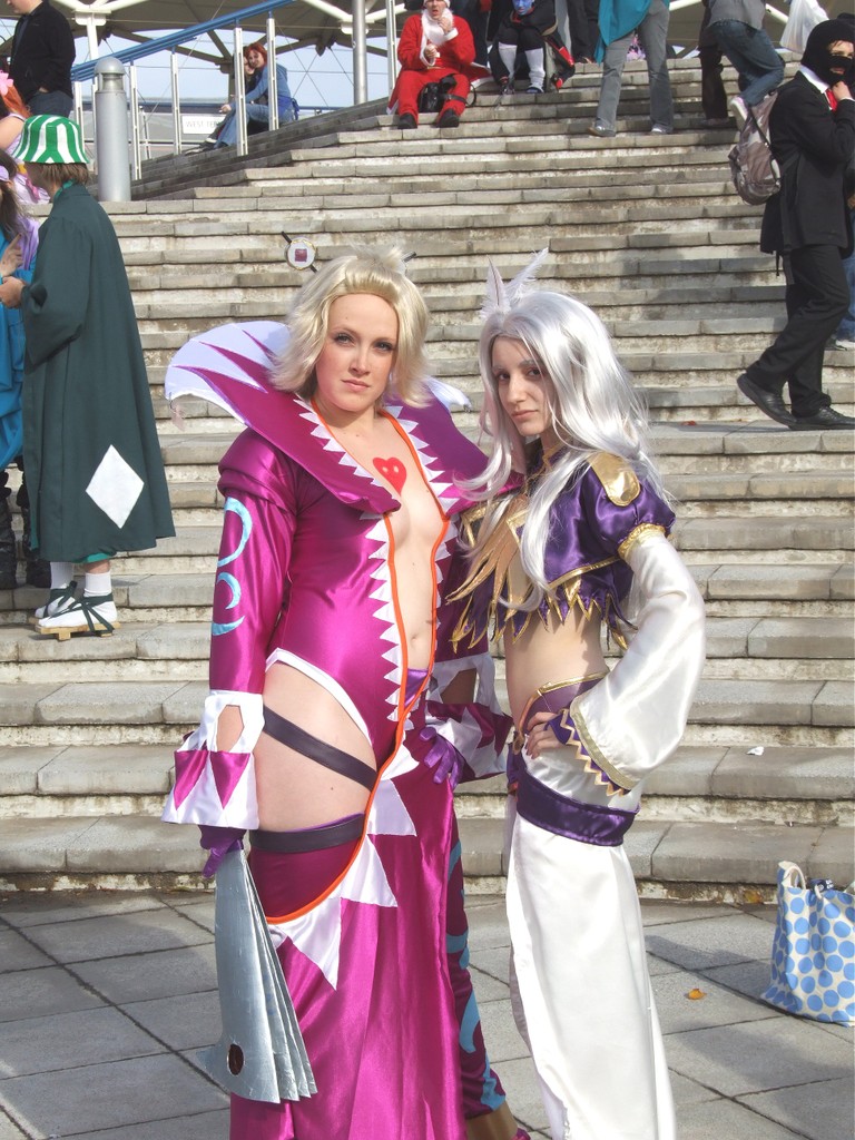 2girls, bleach, blonde_hair, center_opening, cosplay, final_fantasy, final_fantasy_ix, final_fantasy_x
