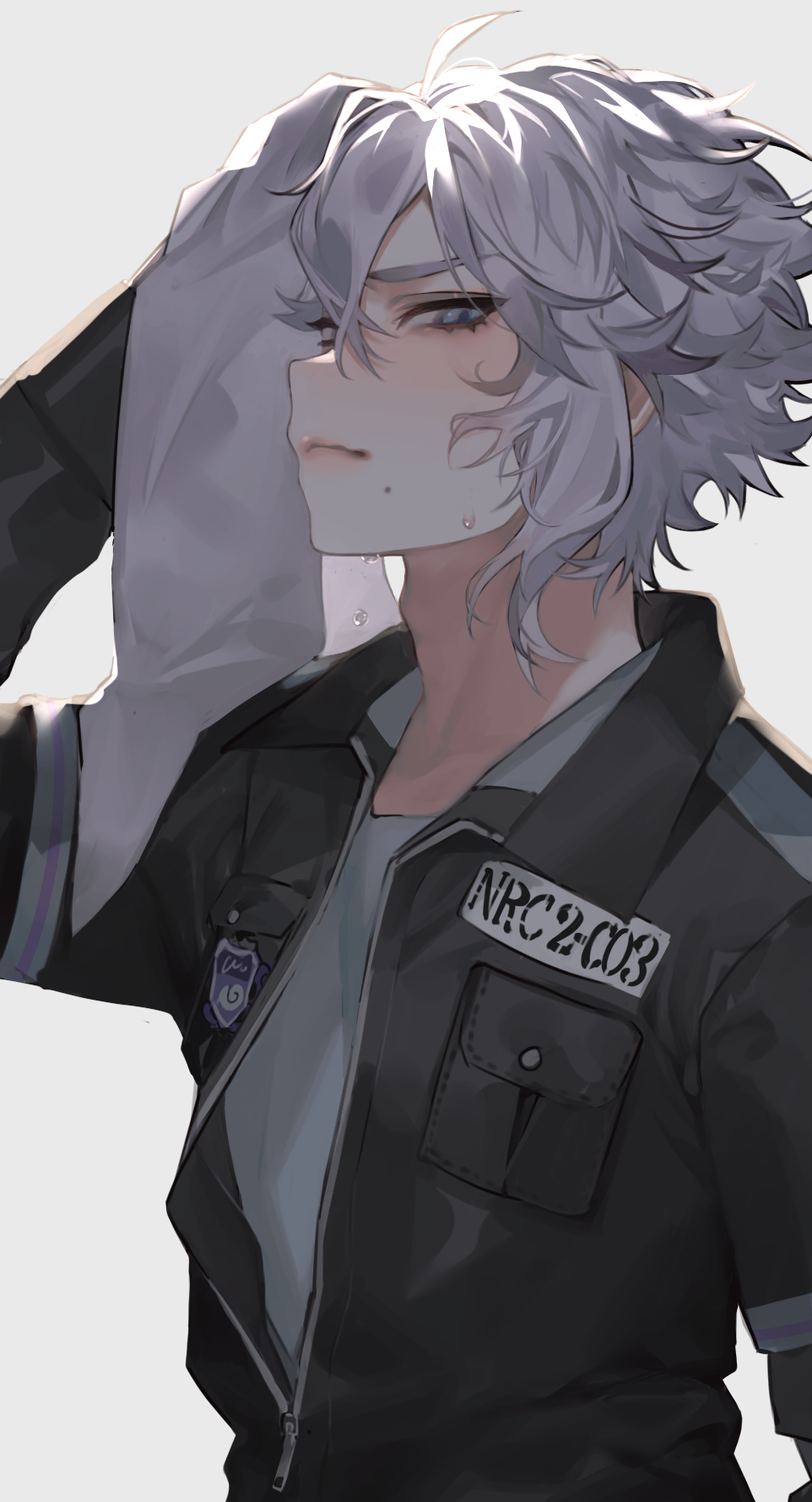 1boy, agenasumiso51, azul_ashengrotto, blue_eyes, highres, looking_at_viewer, male_focus, mole, mole_under_mouth, shirt, sidelocks, silver_hair, simple_background, solo, sportswear, sweat, towel, towel_on_head, twisted_wonderland, upper_body, white_shirt