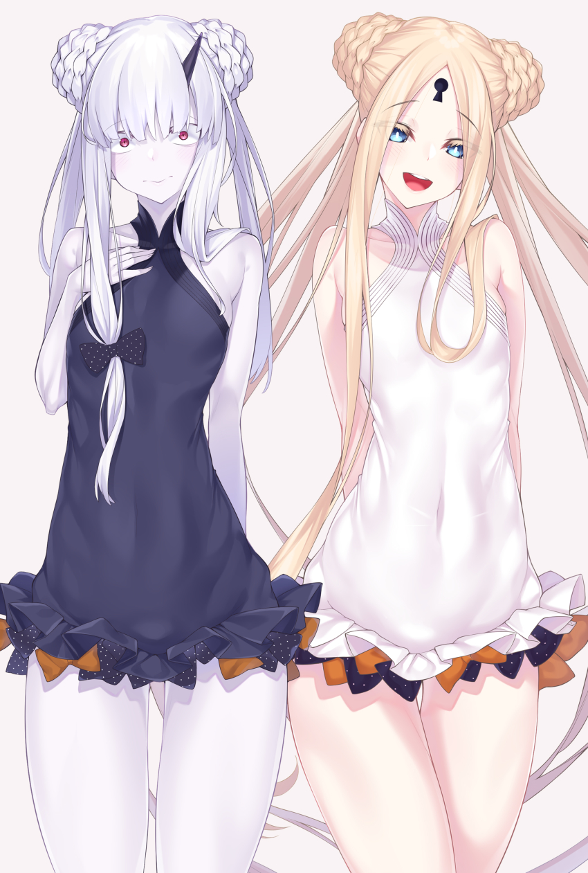 2girls, abigail_williams_(fate), abigail_williams_(fate)_(cosplay), abigail_williams_(swimsuit_foreigner)_(fate), abigail_williams_(swimsuit_foreigner)_(second_ascension)_(fate), absurdres, bare_shoulders, black_bow, black_one-piece_swimsuit, black_vs_white, blonde_hair, blue_eyes, blush, bow, braid, braided_bun, breasts, closed_mouth, colored_skin, cosplay, covered_navel, double_bun, dress_swimsuit, fate/grand_order, fate_(series), forehead, hair_bun, hand_on_own_chest, highres, horns, keyhole, lavinia_whateley_(fate), long_hair, looking_at_viewer, multiple_bows, multiple_girls, one-piece_swimsuit, open_mouth, orange_bow, parted_bangs, purple_eyes, sidelocks, simple_background, single_horn, small_breasts, smile, swimsuit, thighs, twintails, watosu, white_background, white_hair, white_one-piece_swimsuit, white_skin, wide-eyed