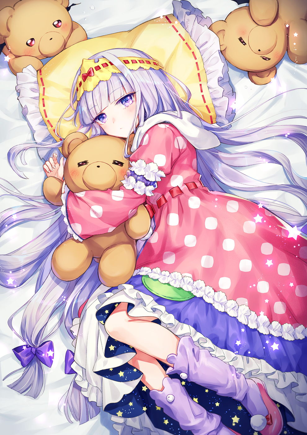 1girl, animal_ear_legwear, aurora_sya_lis_kaymin, bear_band_legwear, bed_sheet, blunt_bangs, blush, bow