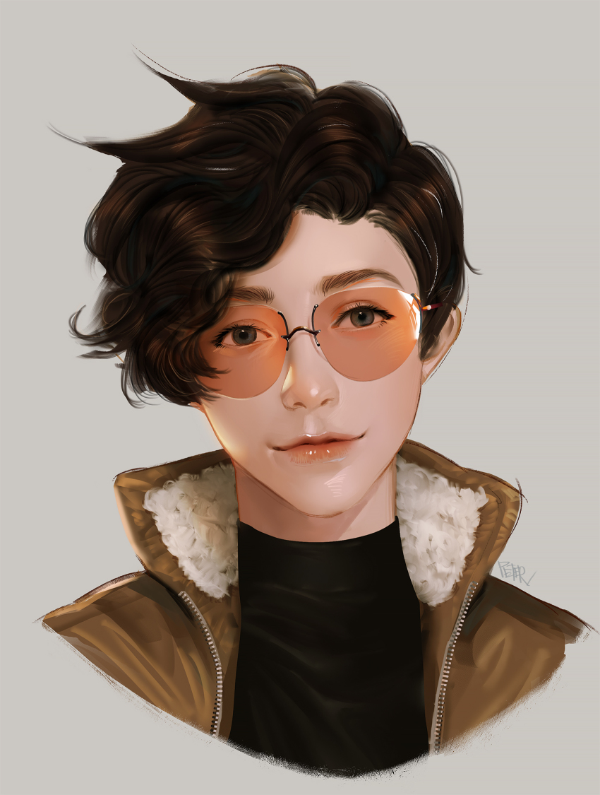 1girl, artist_name, aviator_sunglasses, black_shirt, brown_hair, brown_jacket, closed_mouth, commentary, eyebrows, eyelashes, fur-trimmed_jacket, fur_trim, glasses, grey_background, highres, jacket, light_smile, lips, looking_at_viewer, nose, orange-tinted_eyewear, orange-tinted_glasses, overwatch, overwatch_1, peter_xiao, portrait, realistic, rimless_eyewear, shirt, short_hair, signature, simple_background, solo, sunglasses, tinted_eyewear, tracer_(overwatch), turtleneck, wavy_hair, zipper