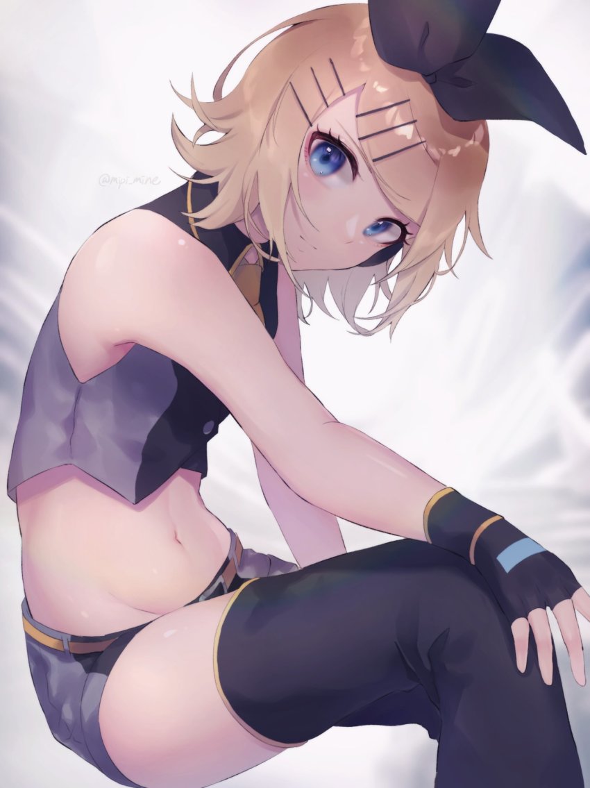 bare_shoulders, black_bow, kagamine_rin_(black_star), blonde_hair, blue_eyes, bow, fingerless_gloves, gloves, hair_bow, hair_ornament, hairclip, hand_on_own_knee, highres, kagamine_rin, kodoku_no_hate_(vocaloid), leg_warmers, looking_at_viewer, midriff, mipi, navel, project_diva, project_diva_(series), serious, short_shorts, shorts, sitting, sleeveless_blazer, solo, stomach, vocaloid