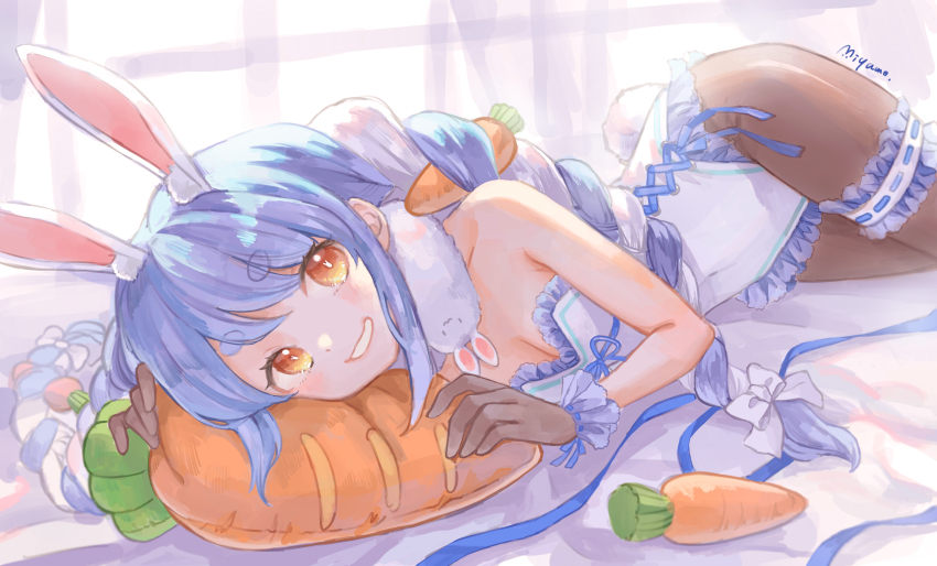 1girl, absurdres, animal_ear_fluff, animal_ears, bare_shoulders, black_gloves, black_pantyhose, blue_hair