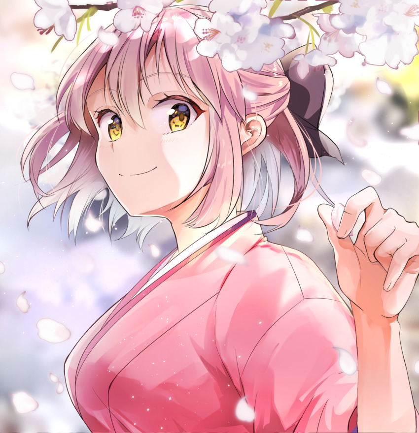 1girl, black_bow, blush, bow, breasts, cherry_blossoms, commentary_request, fate/grand_order, fate_(series), gorogoronemuri, hair_bow, hand_up, highres, holding, holding_petal, japanese_clothes, kimono, looking_at_viewer, medium_breasts, okita_souji_(fate), okita_souji_(first_ascension)_(fate), okita_souji_(koha-ace), petals, pink_hair, pink_kimono, short_hair, sidelocks, smile, solo, yellow_eyes