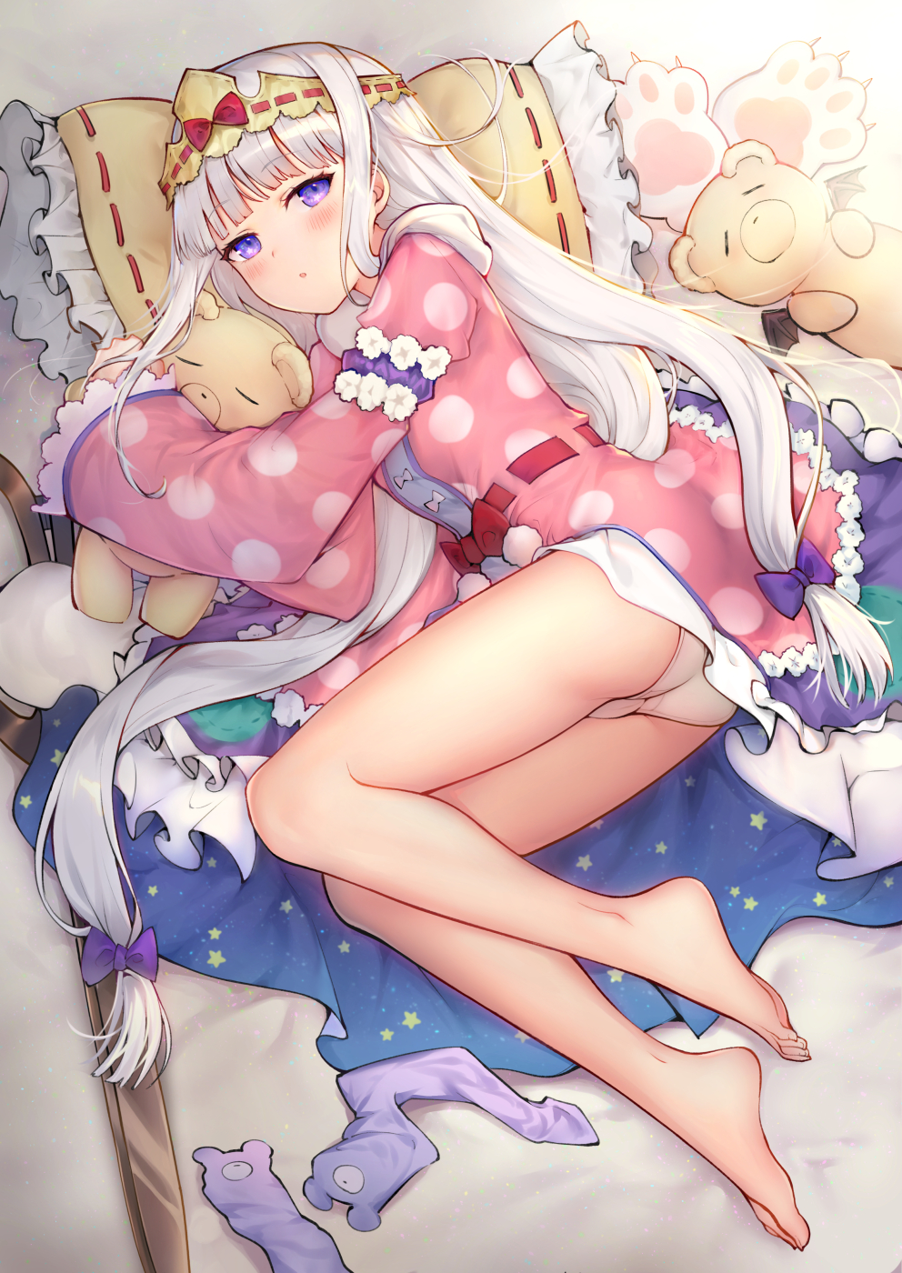1girl, :o, animal_ear_legwear, ass, aurora_sya_lis_kaymin, bare_legs, barefoot, bed