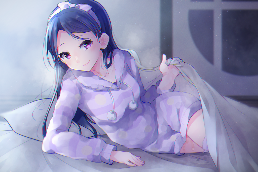 1girl, alternate_hairstyle, arm_support, bed_invitation, blue_hair, blurry, blurry_background, bow, bow_hairband, breasts, closed_mouth, collarbone, commentary_request, dark_blue_hair, drawstring, futon, hairband, hand_up, heart, heart_in_eye, hood, hood_down, hooded_pajamas, indoors, lifting_covers, light_blush, light_particles, long_hair, long_sleeves, looking_at_viewer, lying, medium_breasts, morugen, night, official_alternate_costume, on_bed, on_side, pajamas, parted_bangs, pillow, polka_dot, polka_dot_pajamas, pom_pom_(clothes), purple_bow, purple_eyes, purple_hairband, purple_pajamas, purple_thighhighs, round_window, shoujo_kageki_revue_starlight, shoujo_kageki_revue_starlight_-re_live-, smile, solo, striped_bow, striped_clothes, striped_pajamas, suggestive_fluid, sweat, symbol_in_eye, thighhighs, tomoe_tamao, under_covers, window