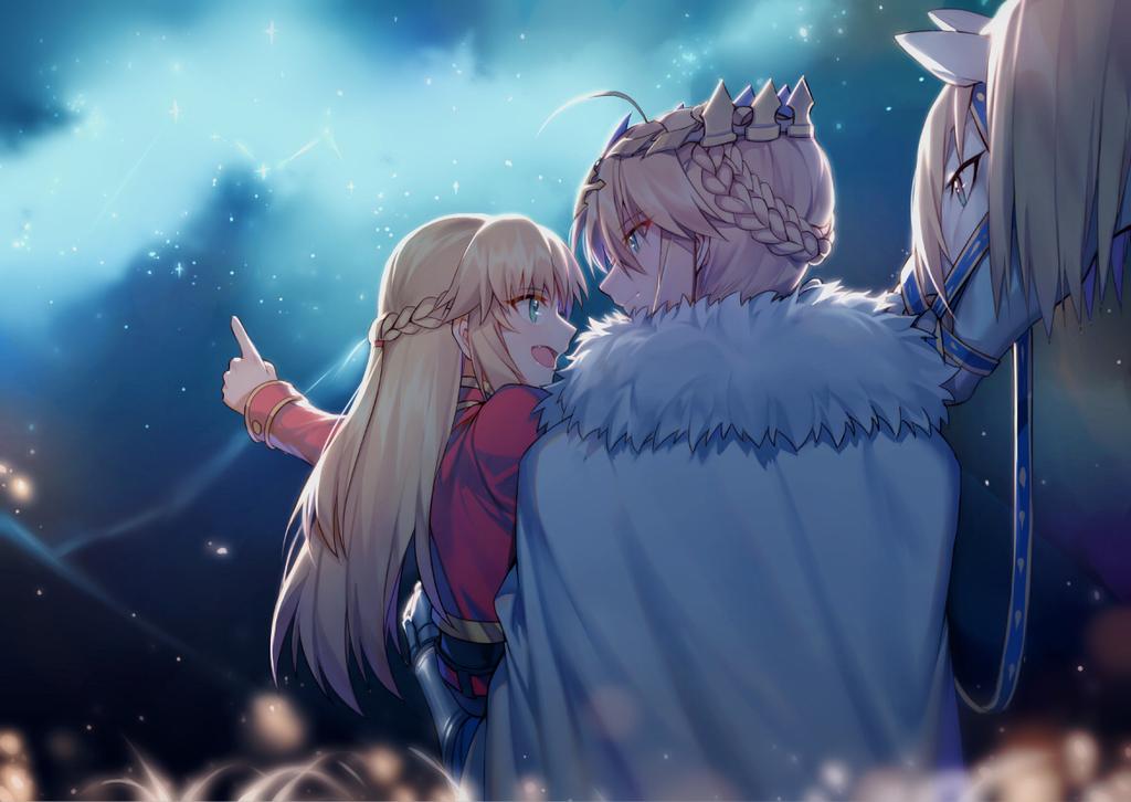 2girls, aged_down, ahoge, alternate_hairstyle, artoria_pendragon_(fate), artoria_pendragon_(lancer)_(fate), blonde_hair, blurry, blush, braid, cape, capelet, carrying, child_carry, crown, crown_braid, depth_of_field, fate/grand_order, fate_(series), fur-trimmed_capelet, fur_trim, green_eyes, horse, lion_king_(lancer)_(fate), long_hair, looking_at_another, mordred_(fate), mordred_(fate/apocrypha), mother_and_child, mother_and_daughter, multiple_girls, night, parent_and_child, reins, smile, very_long_hair, white_cape, yorukun