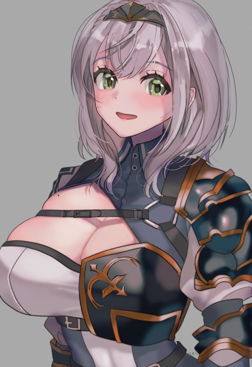 1girl, absurdres, armor, bad_id, bad_twitter_id, black_headwear, breasts, cleavage, commentary_request, green_eyes, grey_background, highres, hololive, large_breasts, light_blush, looking_at_viewer, mole, mole_on_breast, open_mouth, sahara, shirogane_noel, shirogane_noel_(1st_costume), short_hair, silver_hair, skindentation, smile, solo, tiara, upper_body, virtual_youtuber
