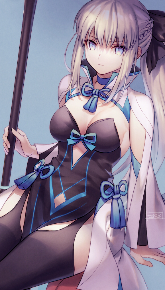 1girl, blue_eyes, blue_ribbon, dress, fate/grand_order, fate_(series), loincloth, long_hair, looking_at_viewer, morgan_le_fay_(fate), morgan_le_fay_(first_ascension)_(fate), platinum_blonde_hair, ribbon, sitting, takibixt, thighhighs, two-tone_dress