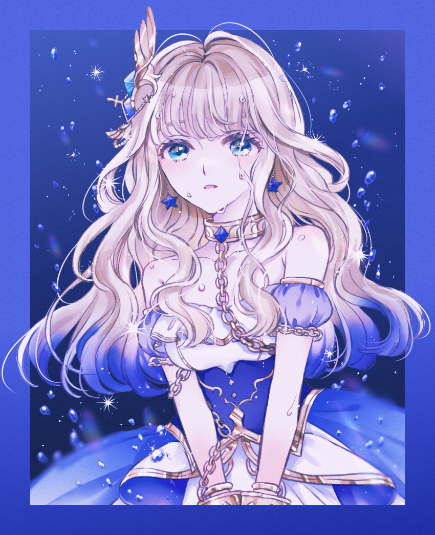 1girl, absurdres, air_bubble, aqua_eyes, bare_shoulders, black_background, blonde_hair, blue_background, blue_border, blue_dress, blue_hair, blurry, border, breasts, bubble, chain, chained, collar, collarbone, cuffs, depth_of_field, detached_sleeves, dress, earrings, eyelashes, gold_chain, gold_trim, gradient_background, gradient_hair, hair_ornament, haruhana_aya, highres, jewelry, layered_dress, light_particles, long_hair, looking_at_viewer, medium_breasts, metal_collar, multicolored_hair, official_alternate_costume, outside_border, parted_lips, short_sleeves, shoujo_kageki_revue_starlight, shoujo_kageki_revue_starlight_-re_live-, sidelocks, solo, star_(symbol), star_earrings, strapless, strapless_dress, two-tone_dress, two-tone_hair, upper_body, v_arms, water_drop, wavy_hair, wet, wet_hair, white_dress, wing_hair_ornament, yumeoji_shiori