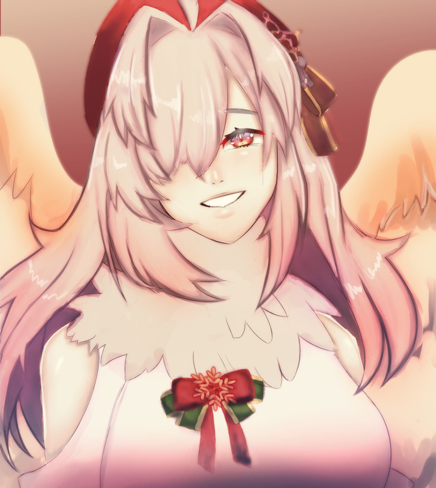 1girl, bare_shoulders, beret, bow, brown_background, commentary, eros_(erosterone), feathered_wings, feathers, green_bow, hair_intakes, hair_over_one_eye, harpy, hat, hat_bow, highres, long_hair, monster_girl, neck_fur, neck_ruff, one_eye_covered, parted_lips, red_bow, red_eyes, red_hat, simple_background, smile, solo, untranslatable_commentary, tokyo_houkago_summoners, white_feathers, wings, ziz_(housamo)