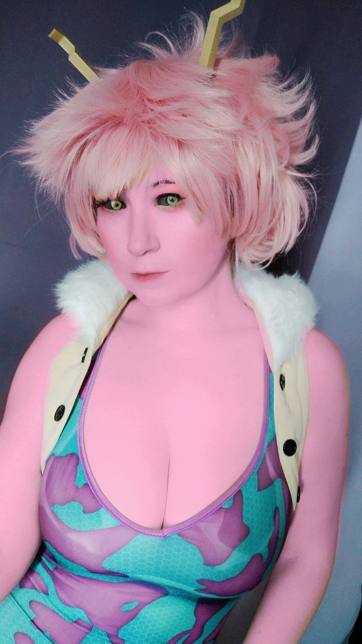 1girl, ashido_mina, ashido_mina_(cosplay), black_sclera, boku_no_hero_academia, breasts, cleavage, closed_mouth