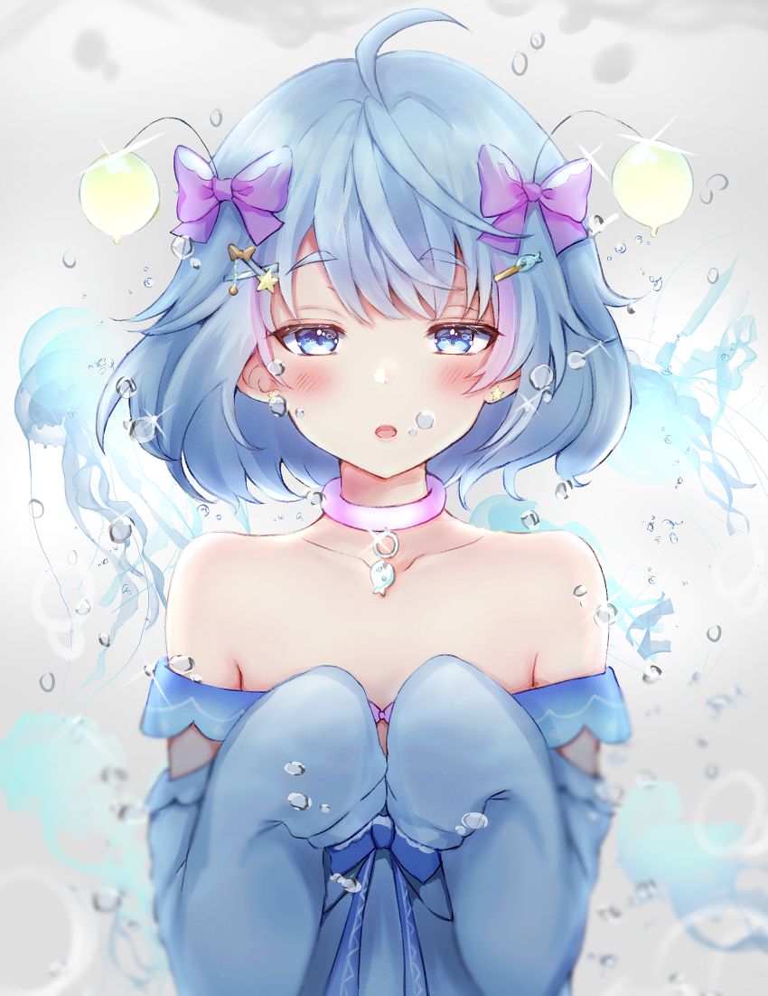 :o, absurdres, antennae, aqua_theme, bare_shoulders, blue_eyes, blue_shirt, blue_theme, blush, bow, collarbone, commission, fish_hair_ornament, hair_bow, hair_ornament, hairclip, highres, indie_virtual_youtuber, long_sleeves, moon_jelly, off-shoulder_shirt, off_shoulder, open_mouth, purple_bow, shirt, short_hair, skeb_commission, sleeves_past_fingers, sleeves_past_wrists, solo, virtual_youtuber, water, white_background, white_theme, yu_lei