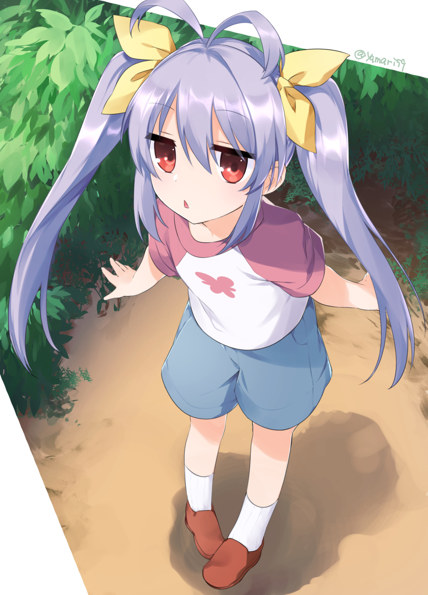 1girl, absurdres, antenna_hair, blue_shorts, brown_shoes, highres, kneehighs, leaning_forward